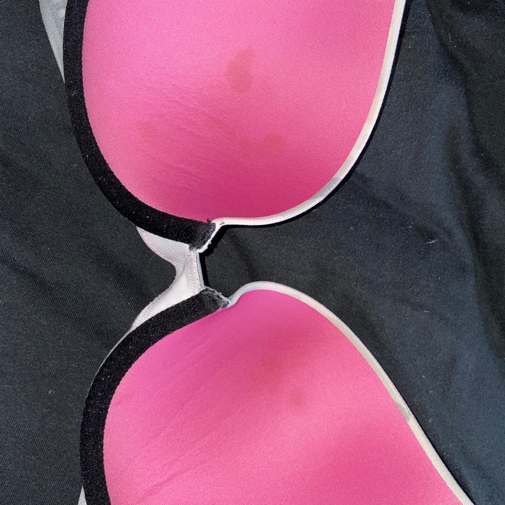 Pink Bra! - Picture 3 of 5